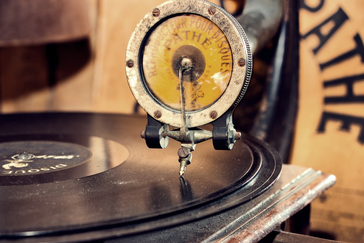 Le retour du Vinyle : Pourquoi les Disques Anciens sont à la Mode